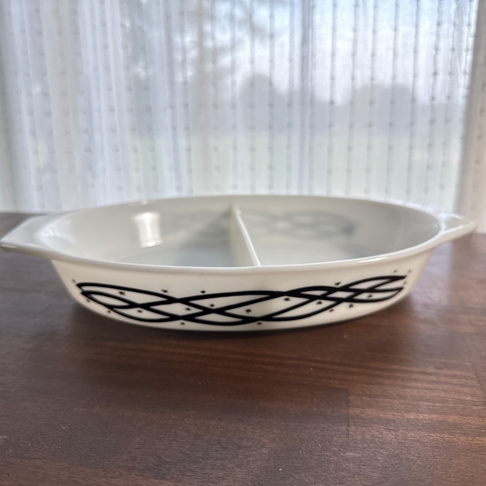 VTG Pyrex Barbed Wire Pattern Divided Casserole Dish 1 quart Black & White